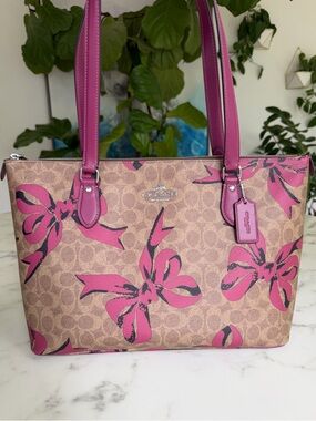 Coach Gallery Tote Bag In Signature Canvas With Bow Print CZ174 Tan Pink Multi